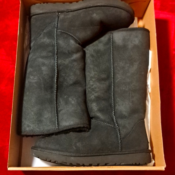 Ugg Classic Tall Boot-Black size 9 - Picture 1 of 3